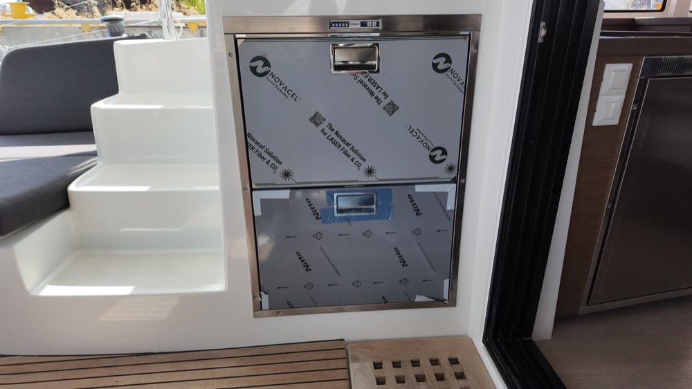 Neue Kühlschubladen mit Schutzfolie